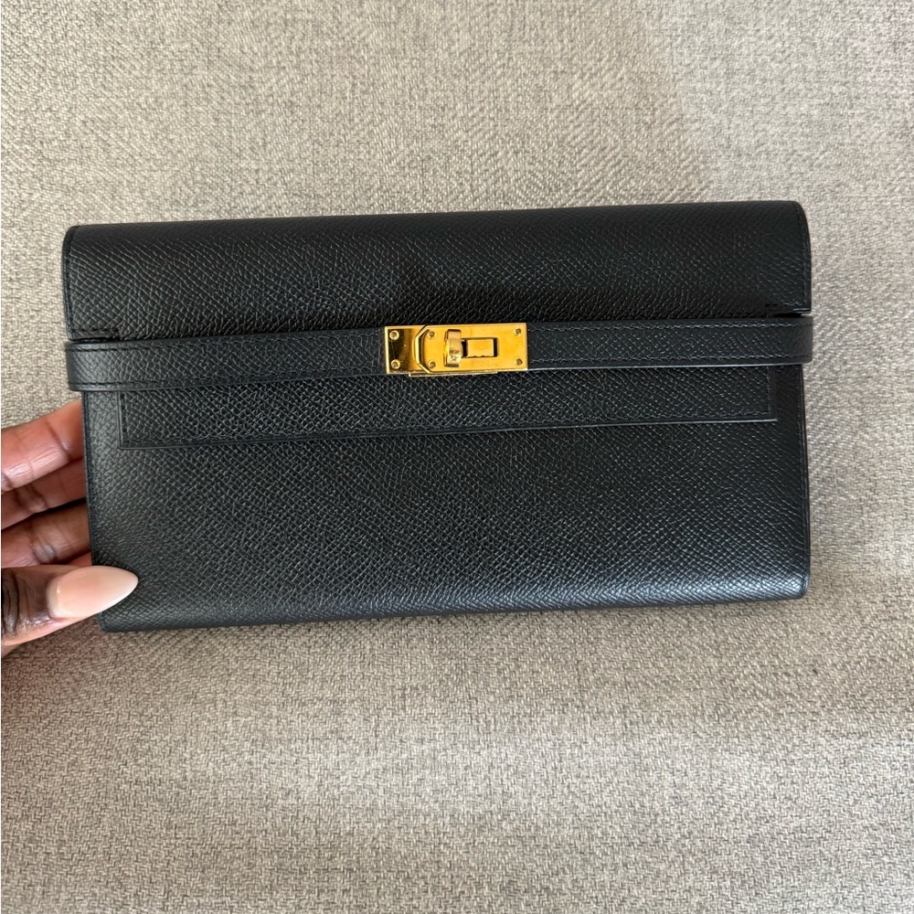 HERMES 
Epsom Kelly Longue Wallet Black